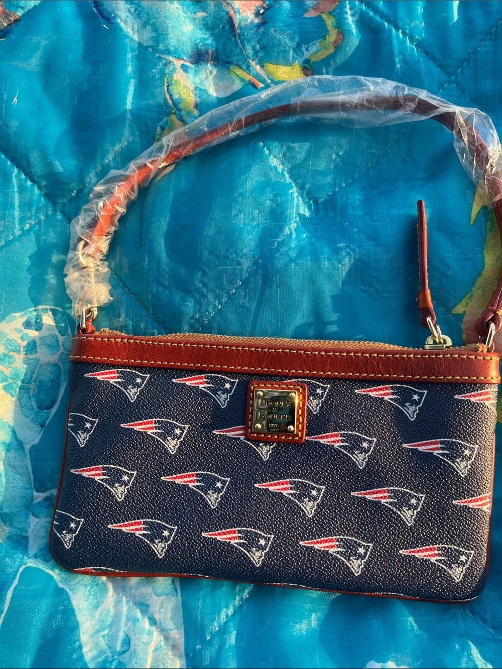 Dooney & Bourke compact dooney